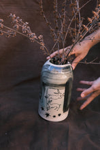 Charger l'image dans la galerie, Grand Vase Lièvres
